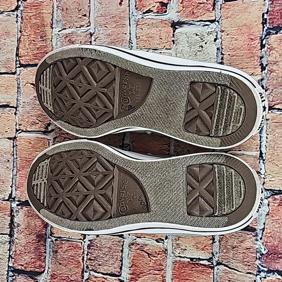 CONVERSE ALL-STAR CHUCK TAYLOR LOWTOP SHOES WOMANS SIZE 6GUC - Picture 10 of 11